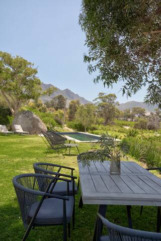 Breathtaking Views inGolf & Wine Estate : serviced gallery image 3