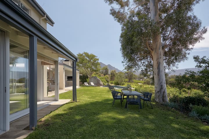 Breathtaking Views inGolf & Wine Estate : serviced