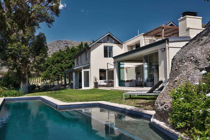 Breathtaking Views inGolf & Wine Estate : serviced gallery image 5