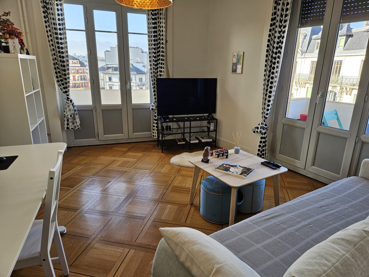Popular Airbnb listing: 3-room apartment in Cité
