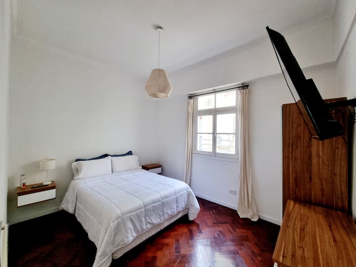 Ამ ოთახში არის ტელევიზორი + Chromecast 