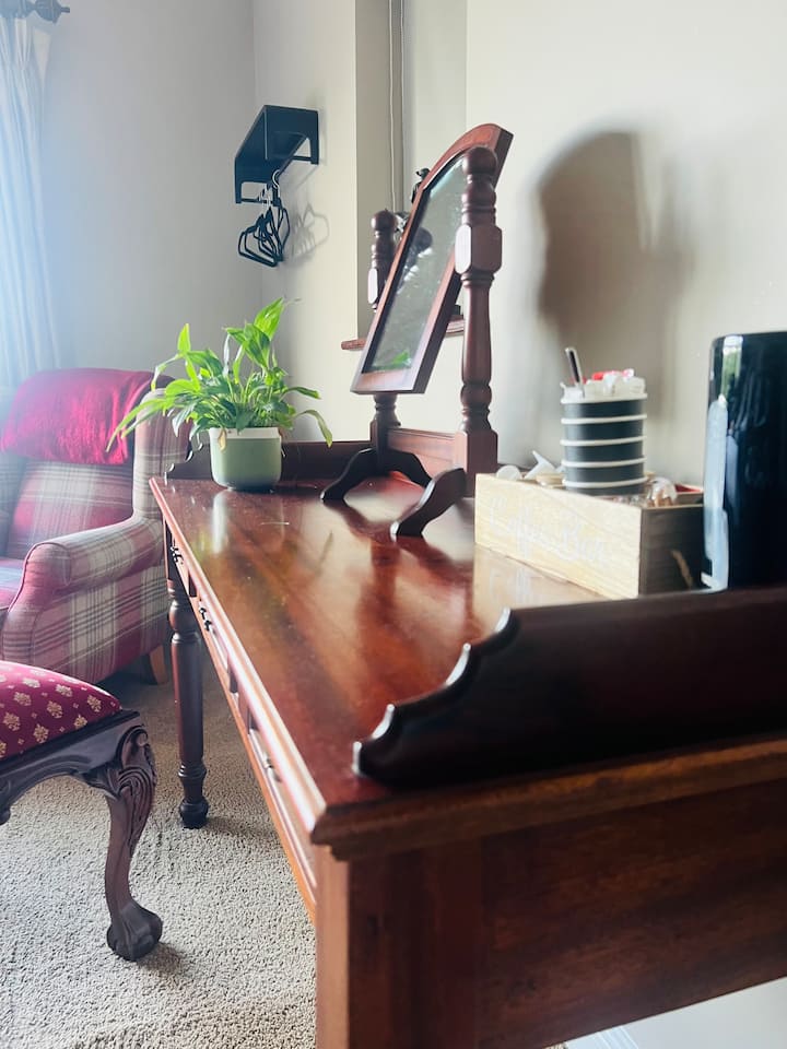 Family Room 2 King Beds, (Camp Bed +€20) Room 1 - Ashbourne