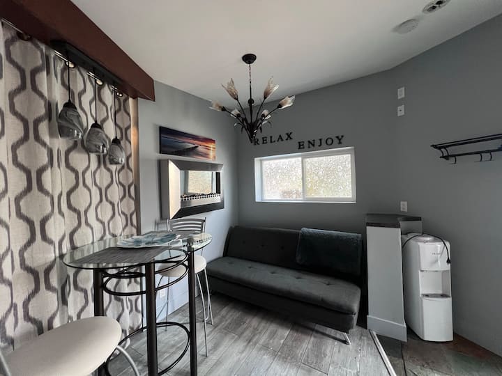 Pleasant Valley Hideaway (Carriage House Suite) - Vernon, BC, Canada