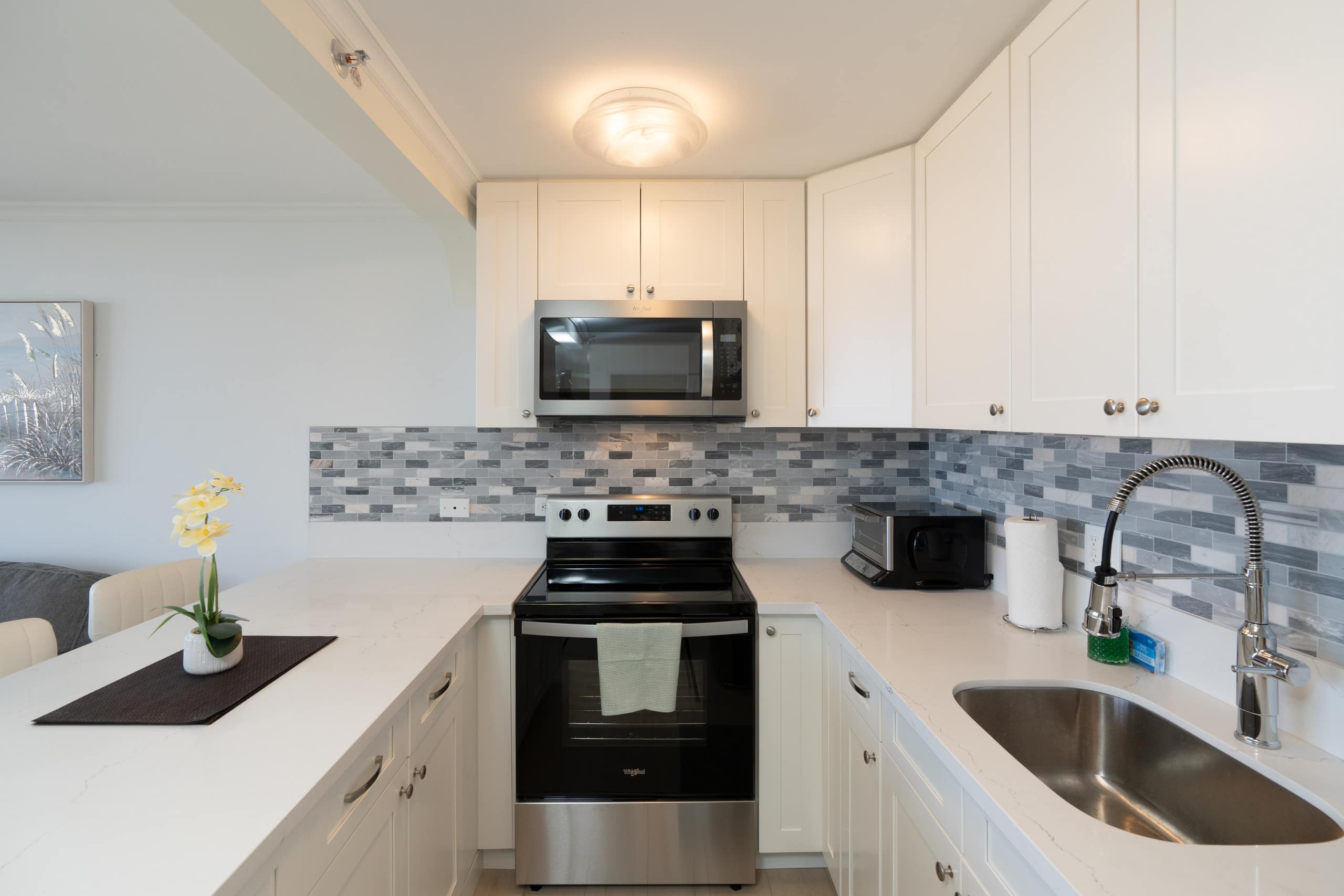 Highrise Ocean Views in Waikiki, +AC - Image 10