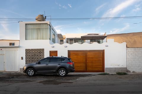 Casa Playa Camaná half a block from the sea - La Punta
