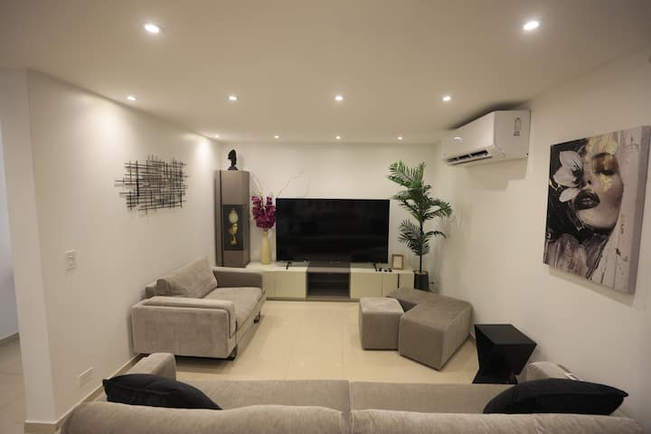Palace Calypso, 23 Guest, Theater + Pool + Hot Tub - San Juan, Puerto Rico