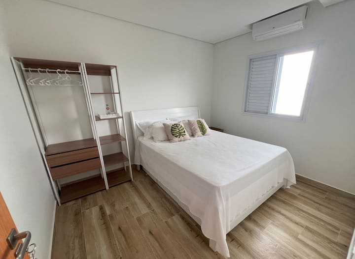 Ორადგილიანი ნომერი 152 × 203 სმ საწოლით