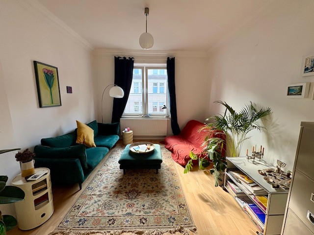 Popular Airbnb listing: spacious & sun-kissed city flat! in Flingern Nord
