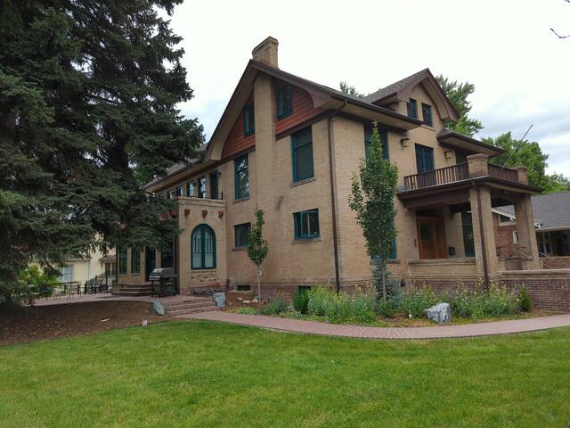 The Mayor’s Manor. Timeless Arts and Crafts beauty