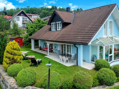 Vacation home, 380 m², hot tub, lake view, sandy beach