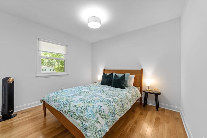 Dhomë dopio "queen" me përmasa të përsosura për një gjumë të qetë.