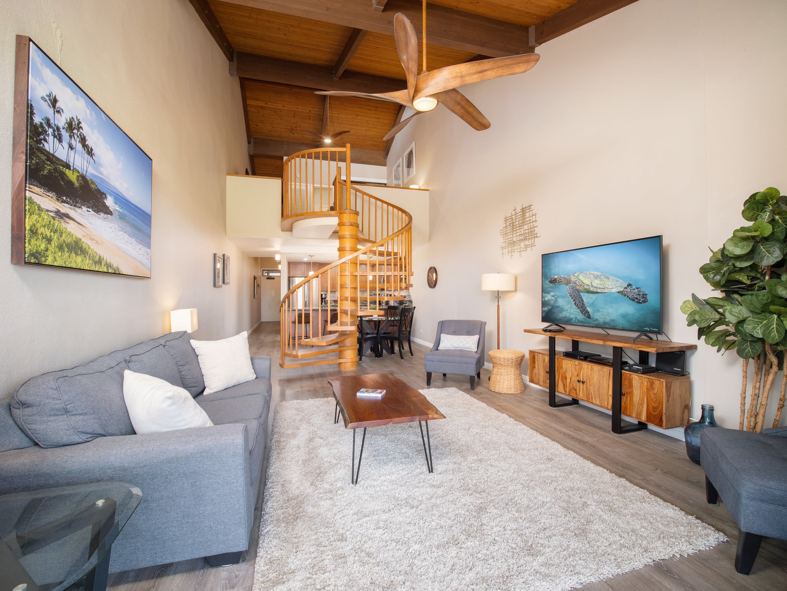 Kihei Beach Retreat: Ocean Views and Sandy Feet! - Image 2