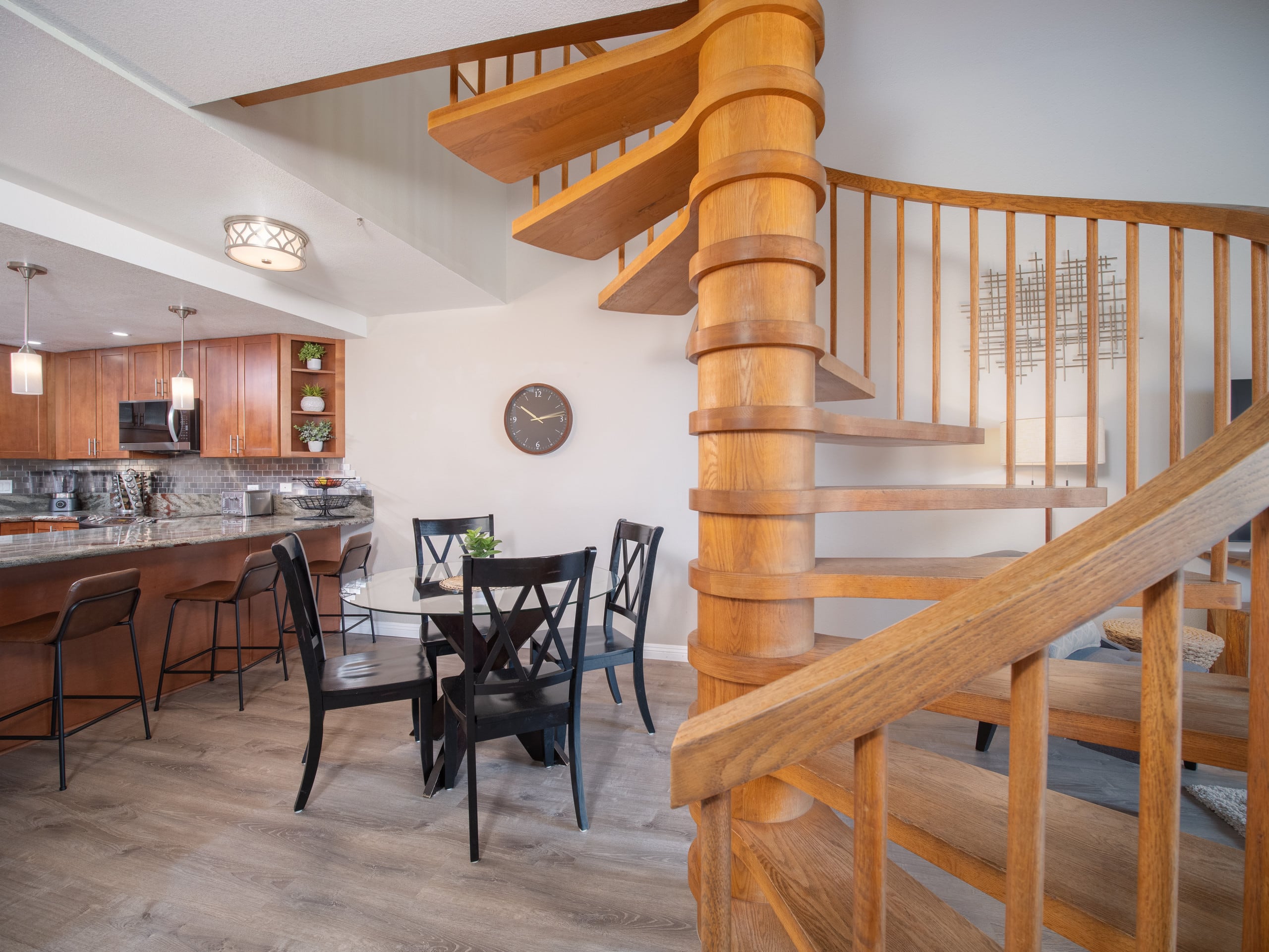 Kihei Beach Retreat: Ocean Views and Sandy Feet! - Image 5