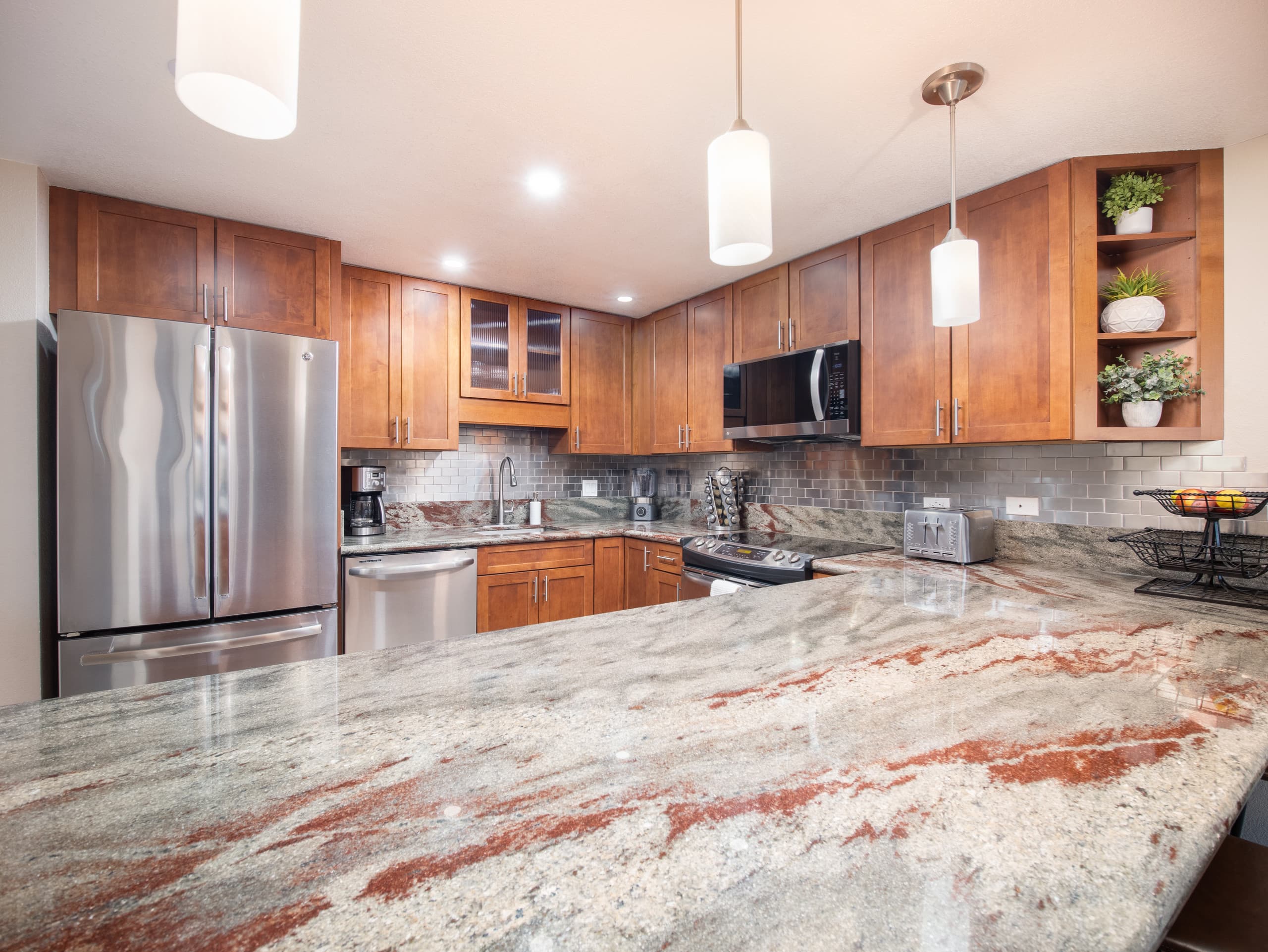 Kihei Beach Retreat: Ocean Views and Sandy Feet! - Image 4