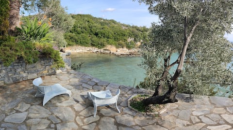 Seaside private beach Krypsana Olivegreen lodge