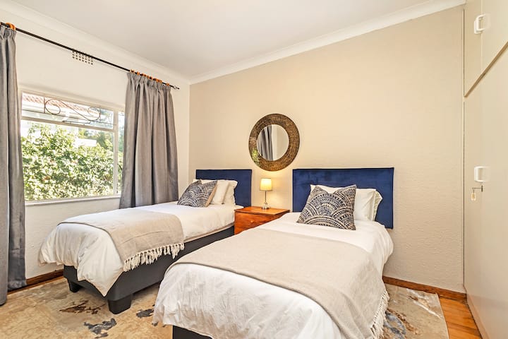 2 ერთადგილიანი საწოლი