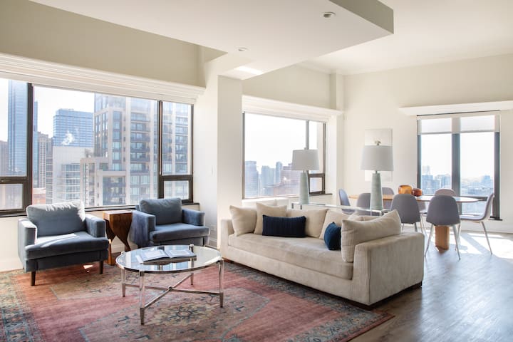 Luxury Designer Penthouse South |Pool| Gold Coast