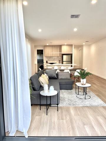 Perfect Holiday Home 5min to Beach / Shops / Cafes gallery image 4