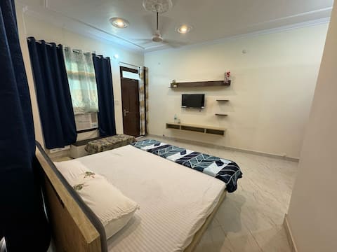 Ved Vatika Homestay
Super Delux Double-Bed Room