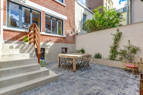 Two houses and a courtyard