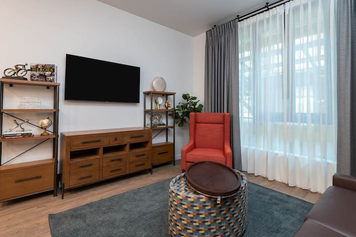 1 Bed, Oak A, In Market District, Downtown Eugene - Eugene, OR
