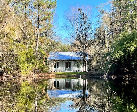 Cozy Cottage on the River