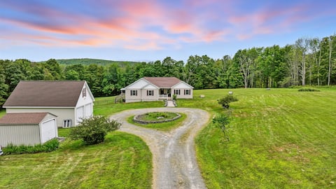 Elk Mountain Cottage, 12 beds and 5 bathrooms.