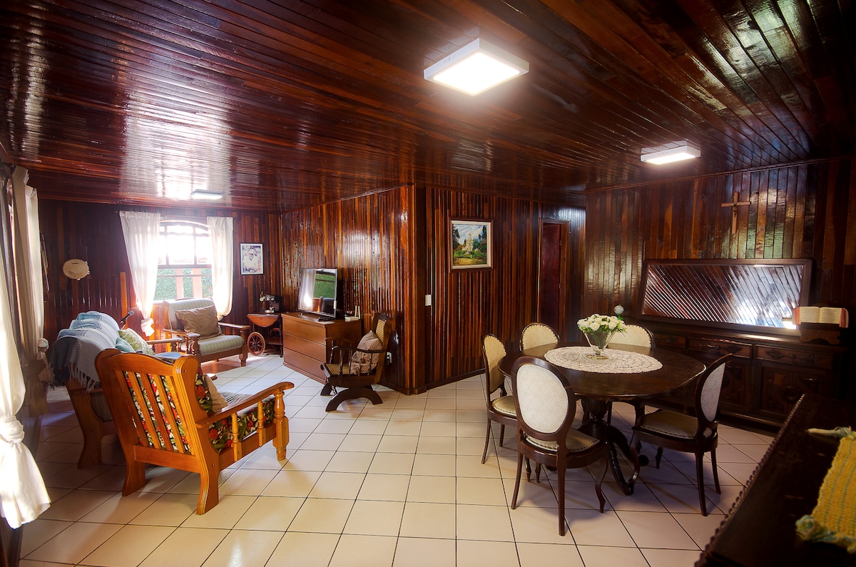 Top Airbnb: Miguel Pereira, barbecue area and heated pool em Miguel Pereira