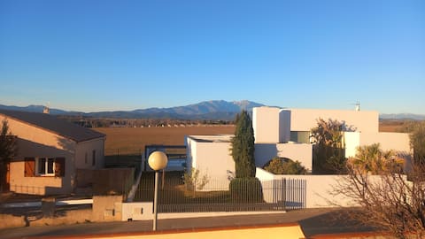 Sea and Mountain _ Spacious villa _ air conditioning pool