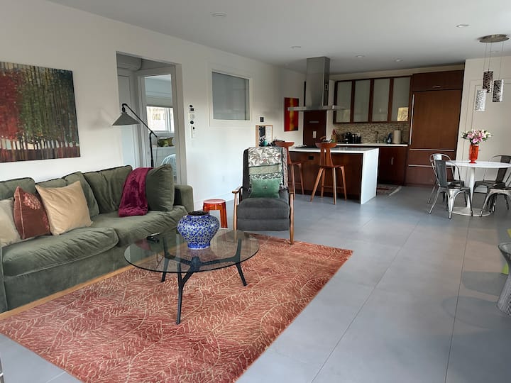Modern Carriage House Near Town - 맨체스터