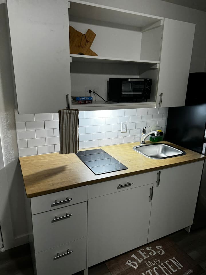 D - Private Studio W/ Bath, Kitchen & 55" Tv. - Garland, TX