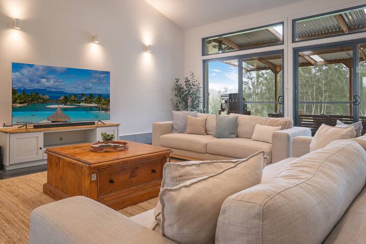 The Ranch - Coastal Farmhouse Retreat - Newcastle, Australia