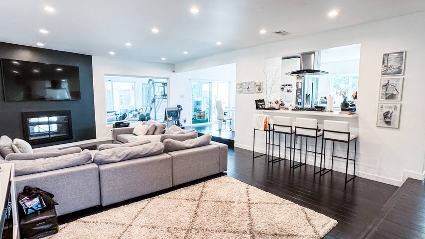 5 bdr with jacuzzi 7min from universal studios gallery image 2