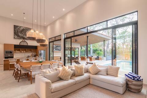 Casa La Jolla Luxury Tropical Beachside Escape