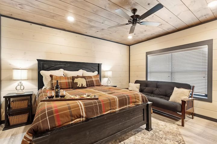 Comfortable king-size bed with a cozy duvet cover, a big screen TV for entertainment, a double vanity sink in the en-suite bathroom, a large shower, and a spacious closet. From this room, you can soak in the stunning views of the Smoky Mountains.