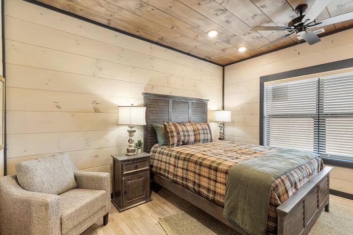 Bedroom 6 has a comfortable queen bed, a large TV, a bathroom, and a closet. From this room, you can enjoy stunning views of the Smoky Mountains every morning as the sun rises over the horizon.