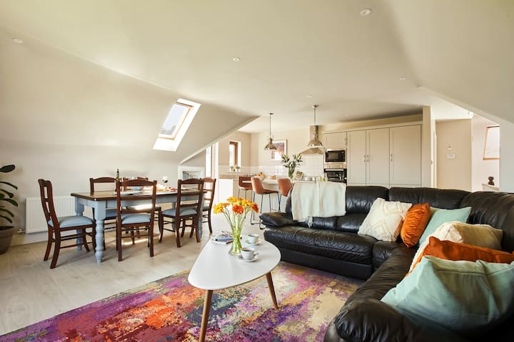 Luxury Newly Furbished Seaview Apartment In Camp! - Irlanda
