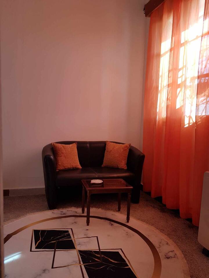 Eneo la mapumziko kwenye chumba cha kulala 