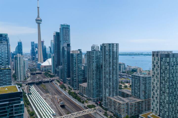 Sky Living : Awesome Lake and City View, Park Free gallery image 5