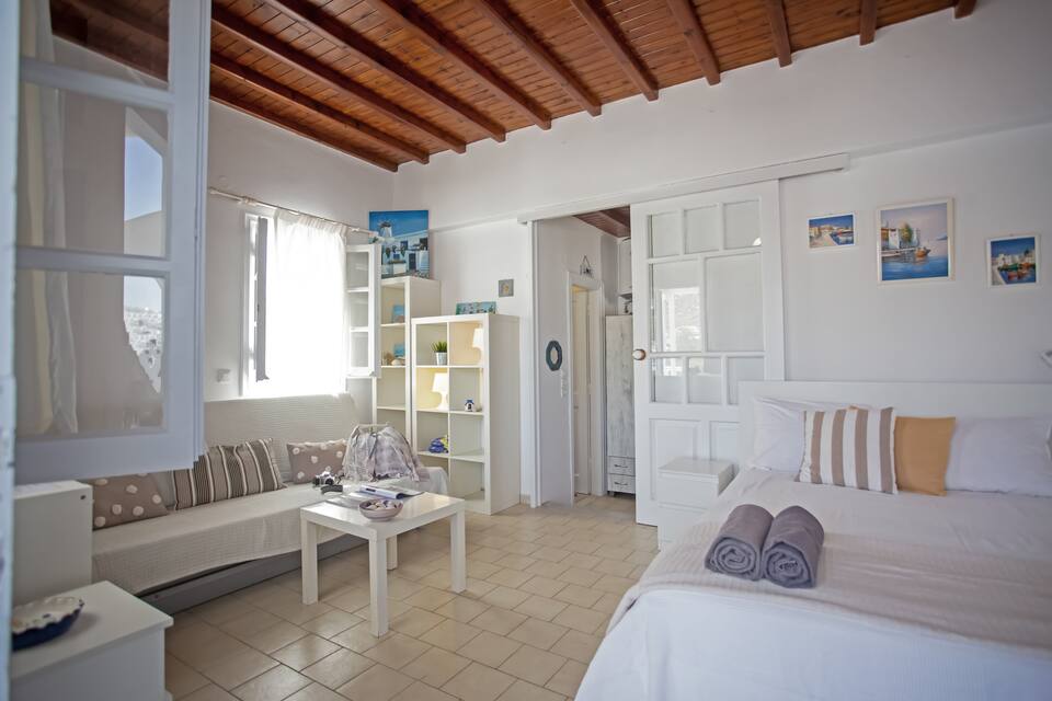 Lilly's Apartment in Ornos — photo 1