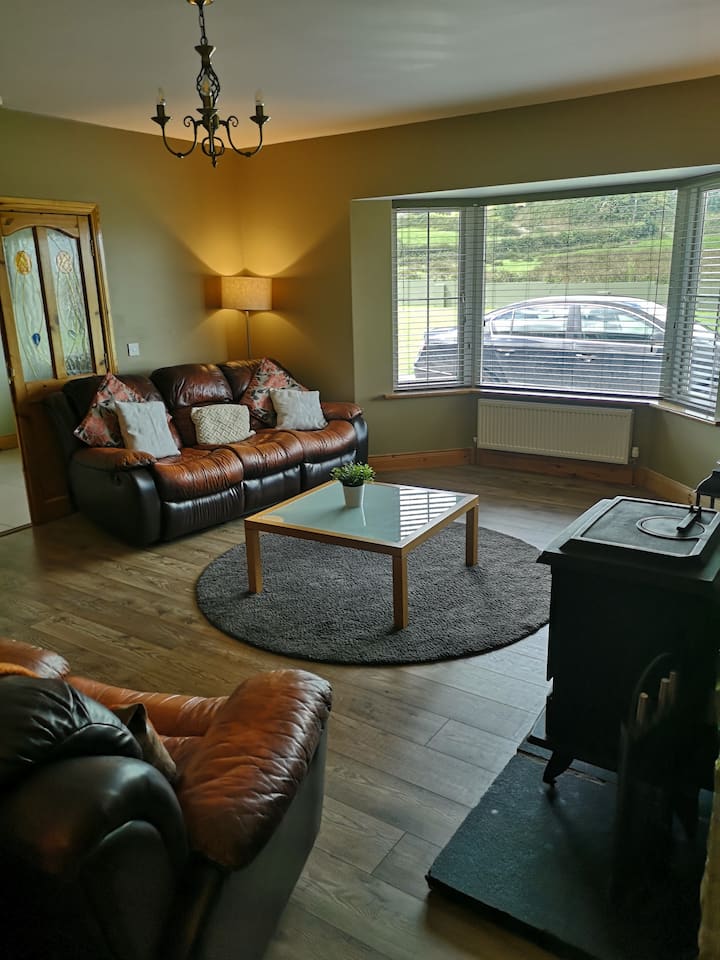 Killarney Home Away From Home
 5 Beds - 4bedrooms - Irland