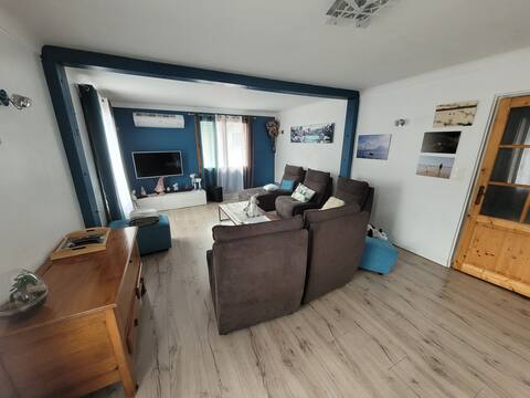 large house, 3 bedrooms, cosy living room