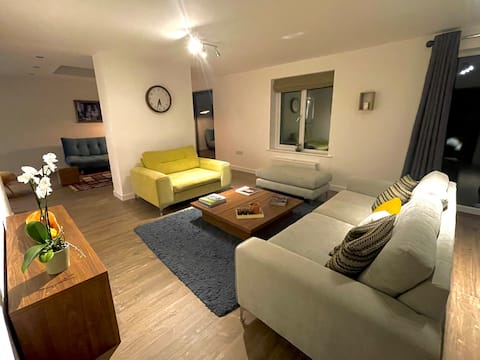 Successful Airbnb property: Ministry House: City-Coast-Country. Parking in North Gosforth