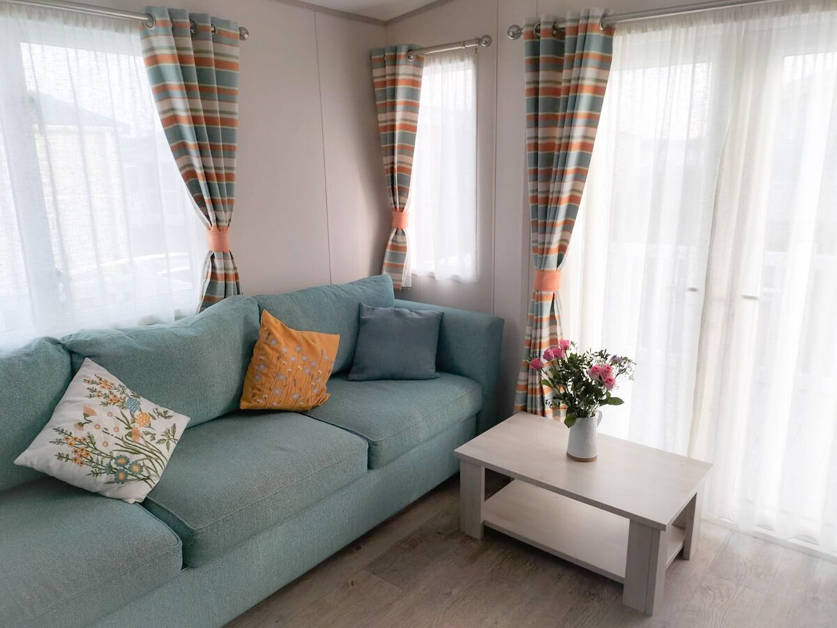 Successful Airbnb property: Clara the Caravan Dorset in West Lulworth