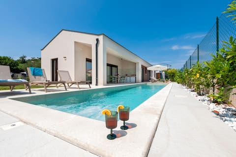 Echo villa, Istra, pool/jacuzzi, BBQ, pet friendly