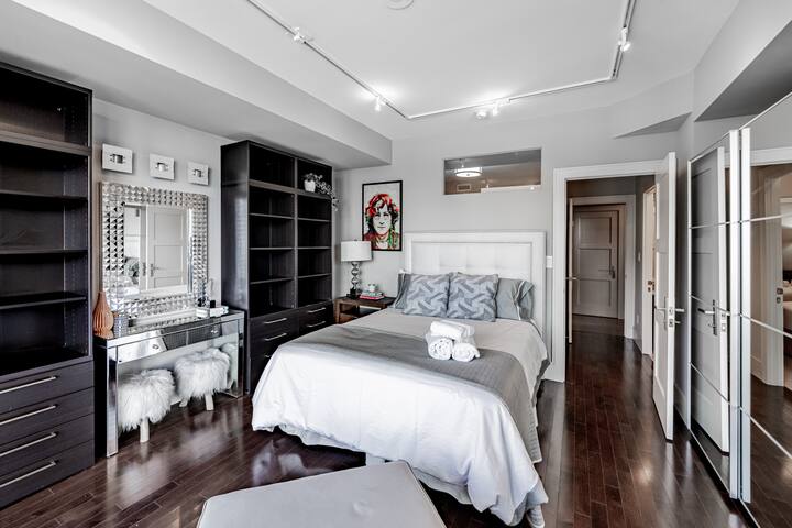 Luxury & Spacious 416 Downtown 3 bedrooms gallery image 5