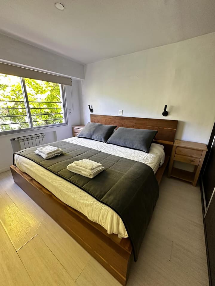 cama king 200 x 200 dormitorio principal
