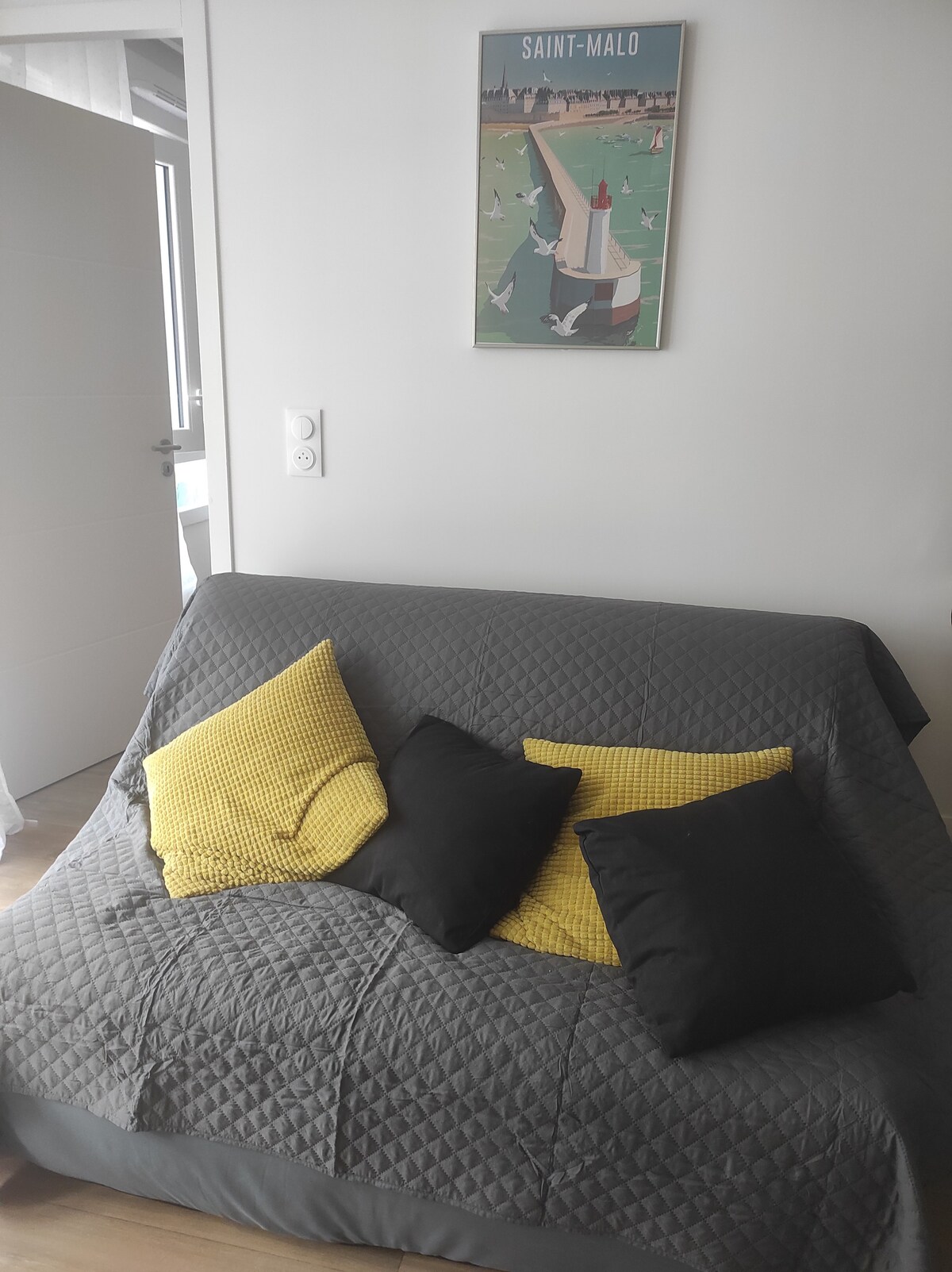 Airbnb performant: Beautiful apartment near train station and beach à Saint Malo