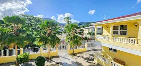 Spacious Modern 5BR Villa w/ Mountain Views