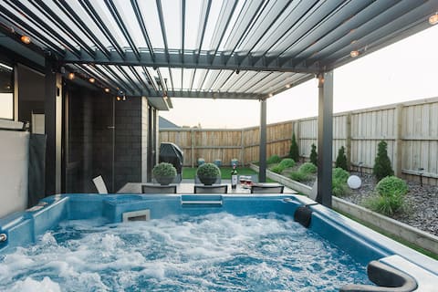 Luxury Stay with Spa, Gym and Games Room